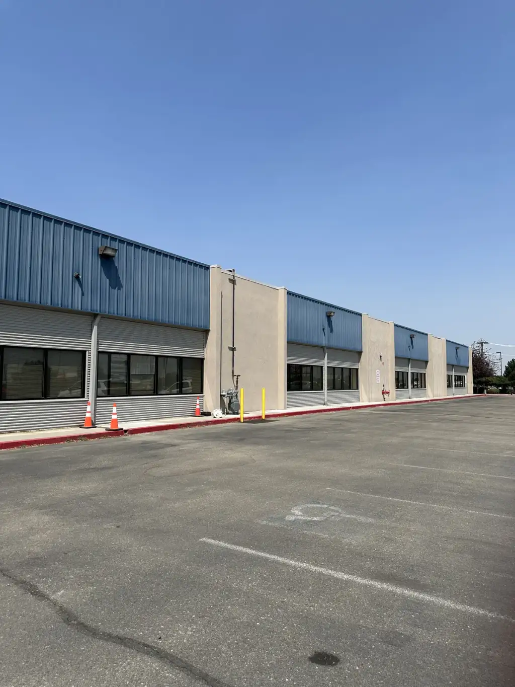 Clean commercial building exterior in the Treasure Valley after professional window cleaning